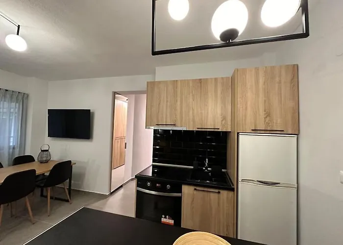The Yellowblue Apartment, Downtown * 테살로니키